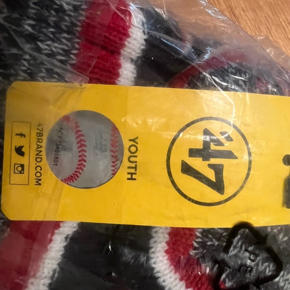 Boston RED SOX winter hat - Picture 2 of 4